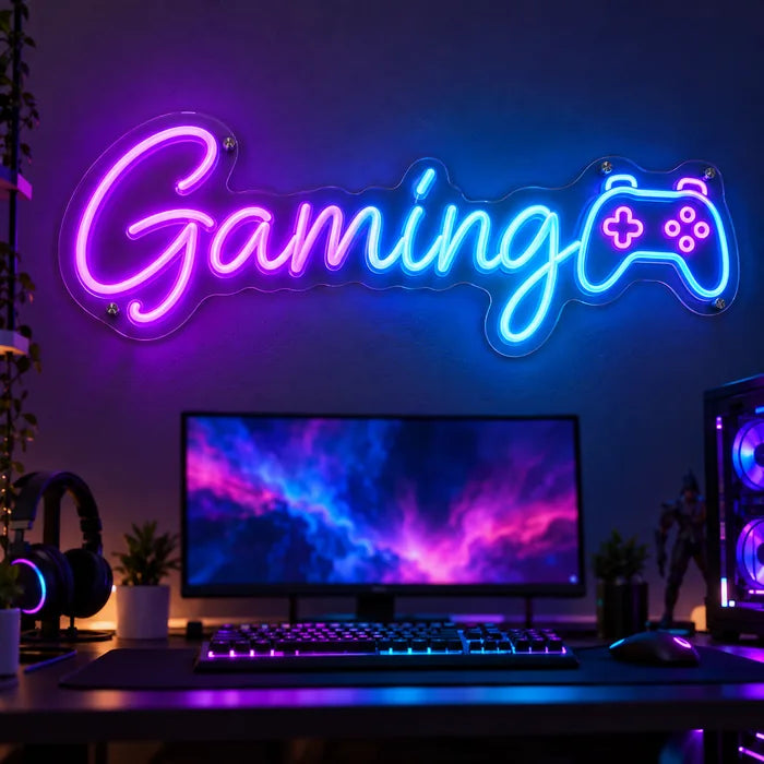 Neon LED Schild mit Schriftzug „Gaming“ und Controller in Lila und Blau über einem Gaming-Setup