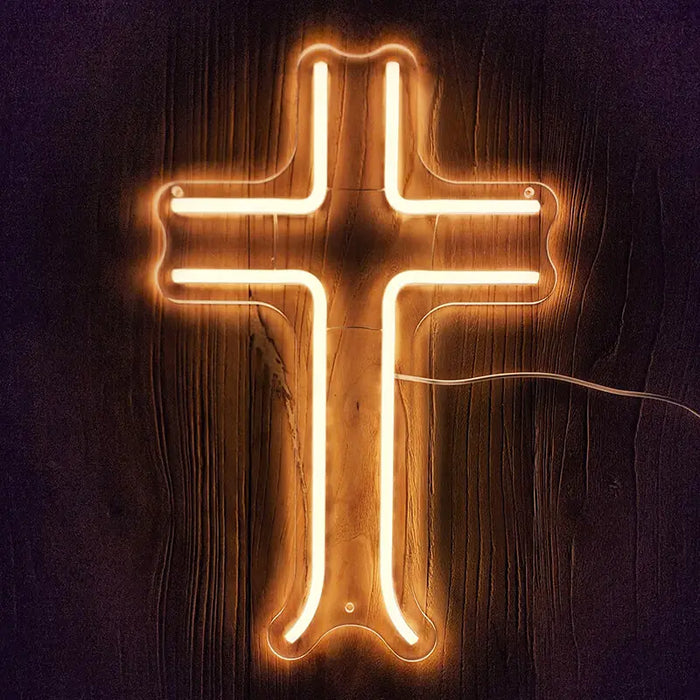 Heiliges Kreuz Neon LED Schild in Weiß an dunkler Holzwand, warmer Lichtschein rund um die doppelte Neonlinie