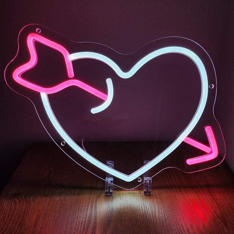 Herz mit Pfeil Neon LED Schild auf 6mm Acrylplatte – Liebes Statement Deko