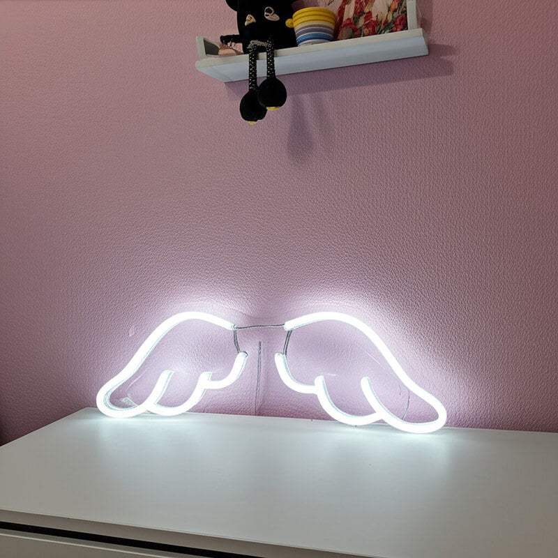 Engelsflügel Neon LED Schild auf 6mm Acrylplatte – Hochzeit und Event Wanddeko