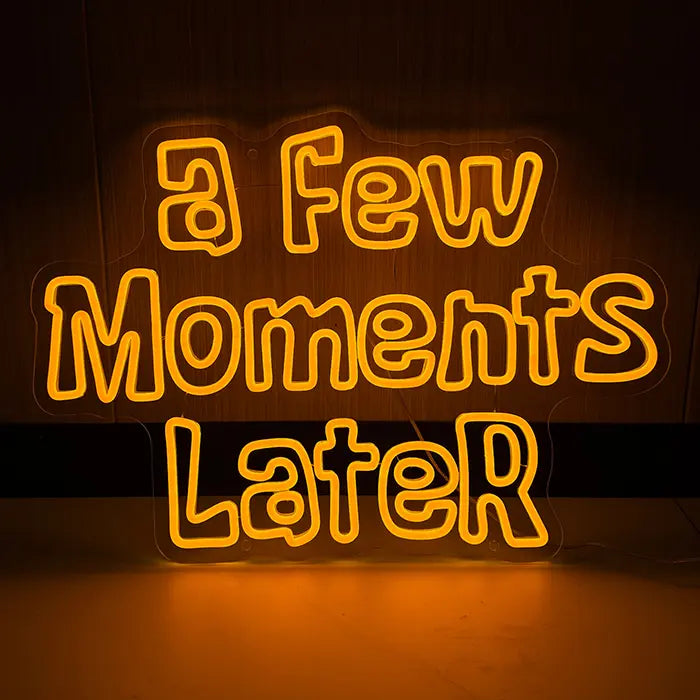 Moments Later Neon LED Schild – Dimmbar mit Fernbedienung | SpongeBob Wanddeko