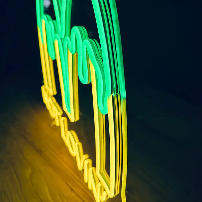 McDonald's Not Lovin' It Neon LED Schild seitlich an der Wand, Neonschläuche plastisch auf der Platte