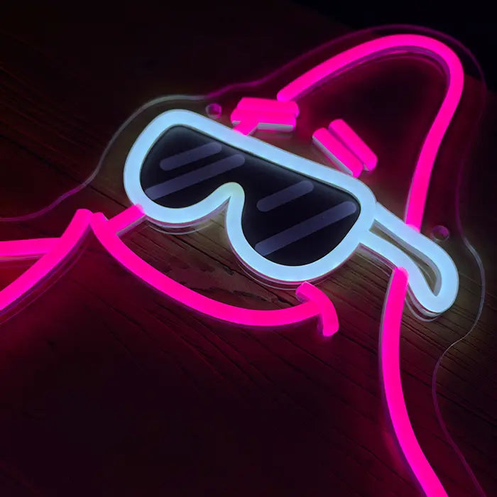 Patrick Surfer Neon LED Schild Nahaufnahme der weißen Sonnenbrille