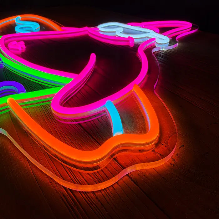 Patrick Surfer Neon LED Schild Detailansicht von Sonnenbrille und Surfbrett von der Seite