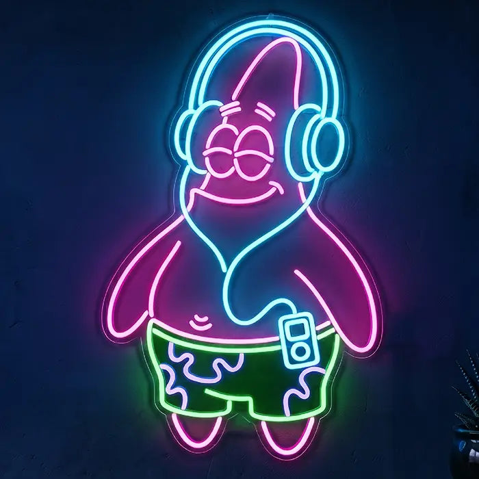 Patrick Kopfhörer Neon LED Schild in Nahaufnahme – pinker Körper, hellblaue Kopfhörer und grüne Badehose