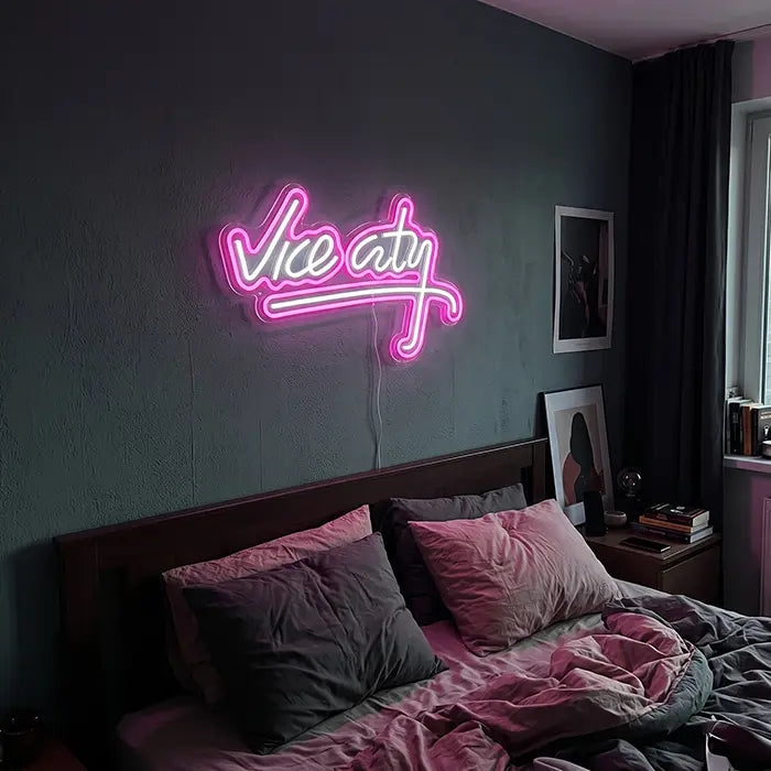 Vice City Original Neon LED Schild an der Schlafzimmerwand über dem Bett