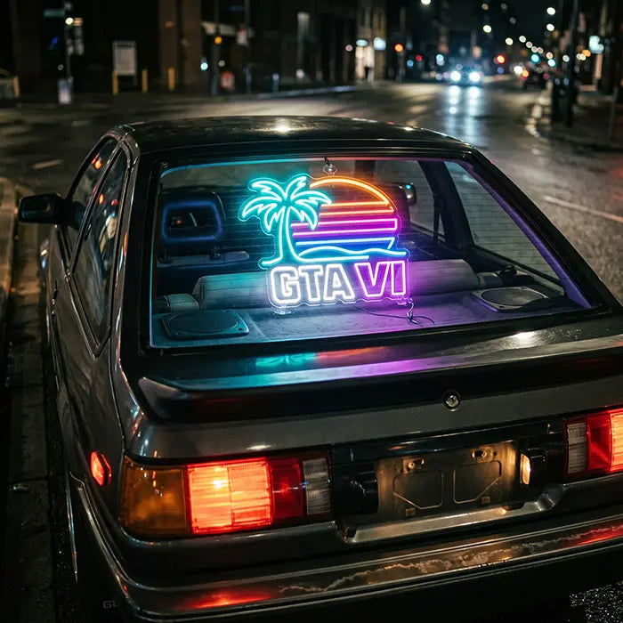 GTA VI Miami Set Neon LED Schild im Design Standard in der Heckscheibe eines Autos bei Nacht