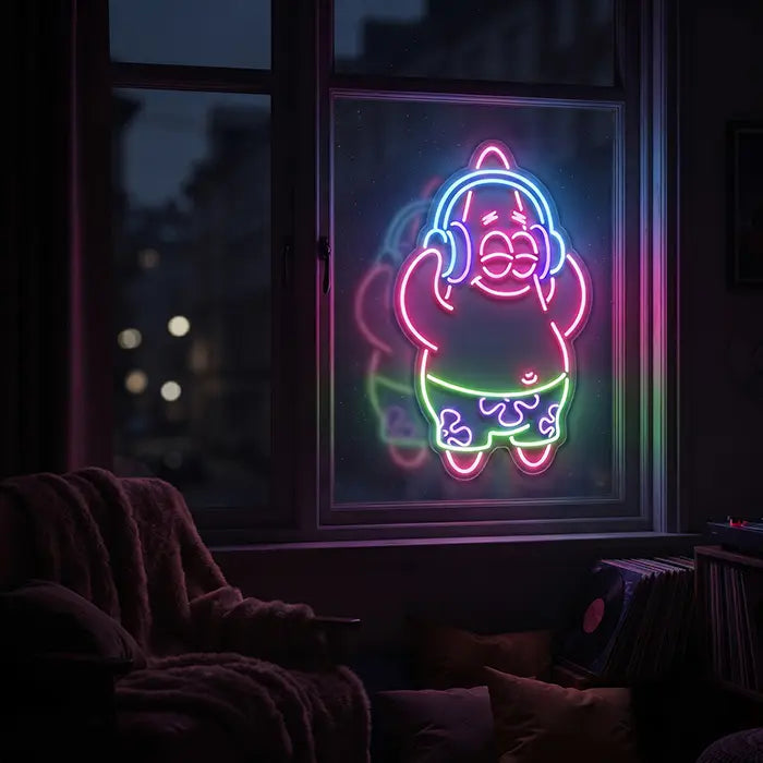 Patrick Musik Neon LED Schild im Fenster bei Nacht, davor ein Sessel und eine Schallplattensammlung