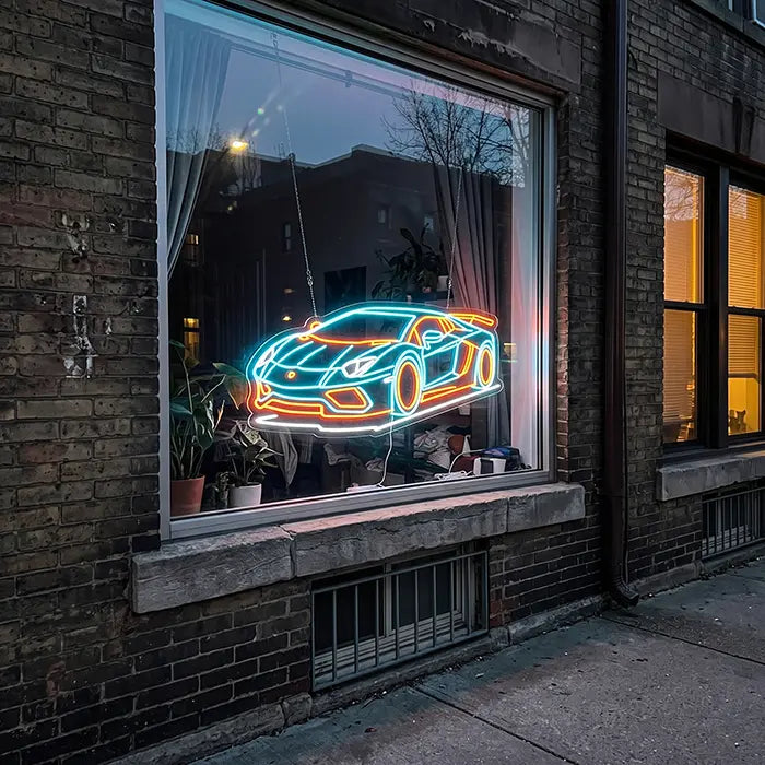LAMBO Racer Neon LED Schild im Fenster eines Backsteinhauses, von der Straße aus gesehen
