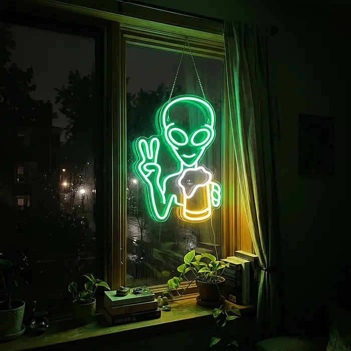 Alien mit Bier Neon LED Schild – Dimmbar, USB oder 12V | Party & Bar Deko