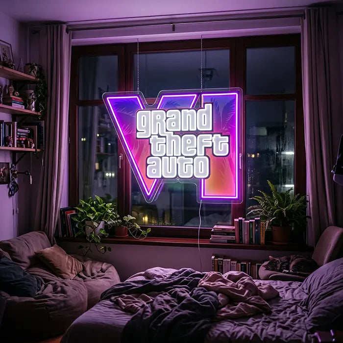 GTA VI Logo Neon LED Schild mit UV-Druck an Ketten im Fenster eines Schlafzimmers mit Sitzsack