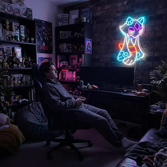 Pokémon Frosdedje Neon LED Schild über einem Gaming-Setup mit Figurenregalen, davor ein Mann im Gaming-Stuhl