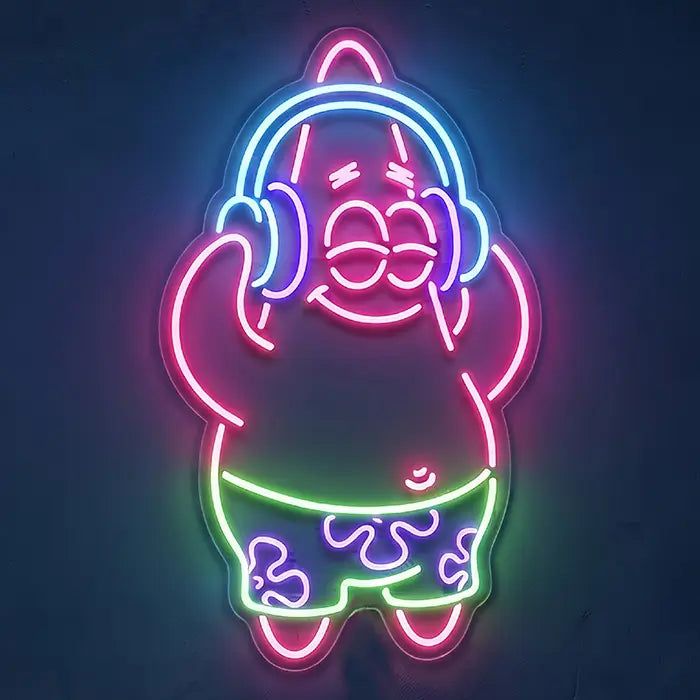 Patrick Musik Neon LED Schild in Nahaufnahme – pinker Seestern mit Kopfhörern und Blumen-Badehose