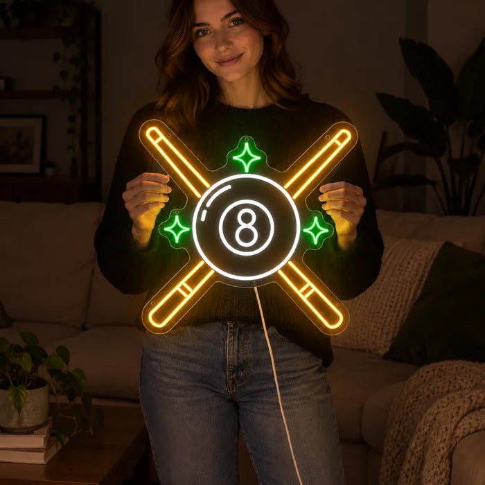 Billardkreuz Neon LED Schild von einer Frau gehalten, zeigt die Größe im Vergleich zum Körper