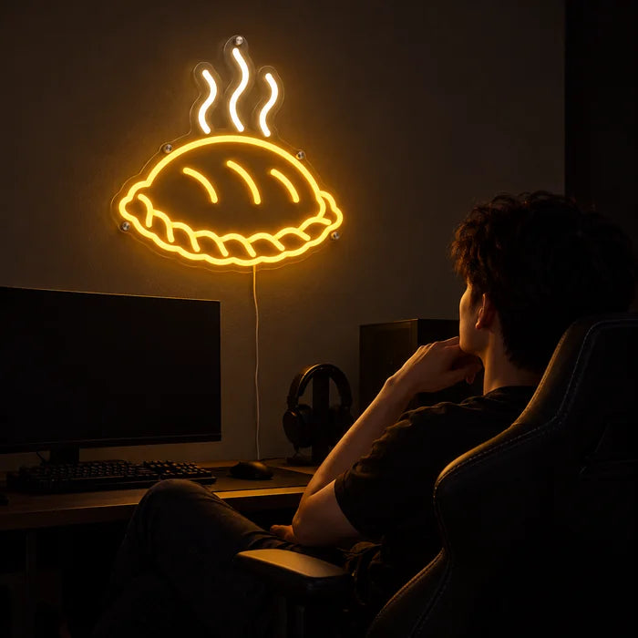 Dampfende Teigtasche Neon LED Schild über dem Gaming-Schreibtisch, davor ein Spieler im Gaming-Stuhl