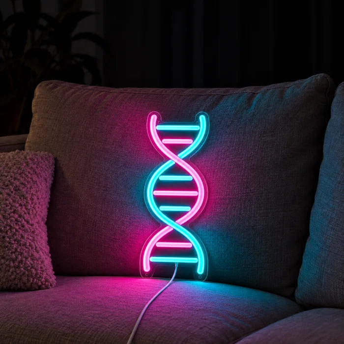 DNA-Spirale Neon LED Schild auf einem gemütlichen Sofa zwischen Kissen und Decke