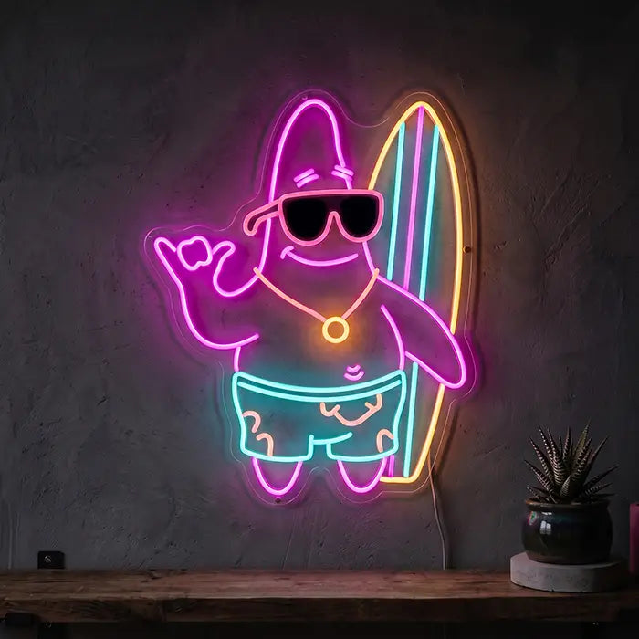 Patrick Beach Neon LED Schild – Patrick Star mit Sonnenbrille und Surfbrett am Strand
