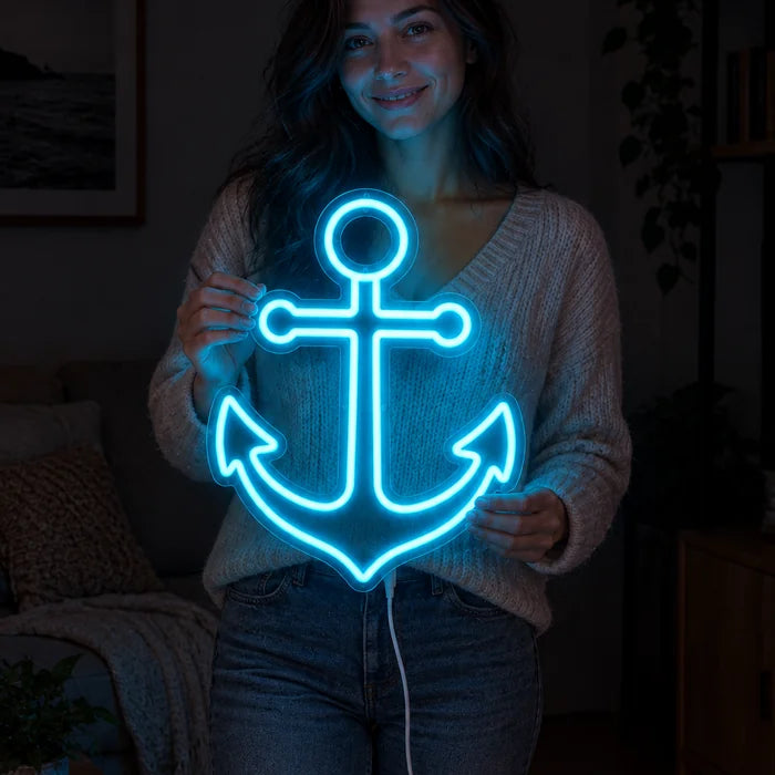 Hafenanker Neon LED Schild von einer Frau gehalten, zeigt die Größe im Vergleich zum Körper