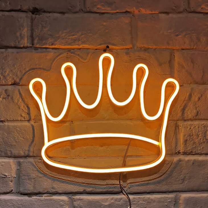 Krone Neon LED Schild USB – Royale Wanddeko für Schlafzimmer