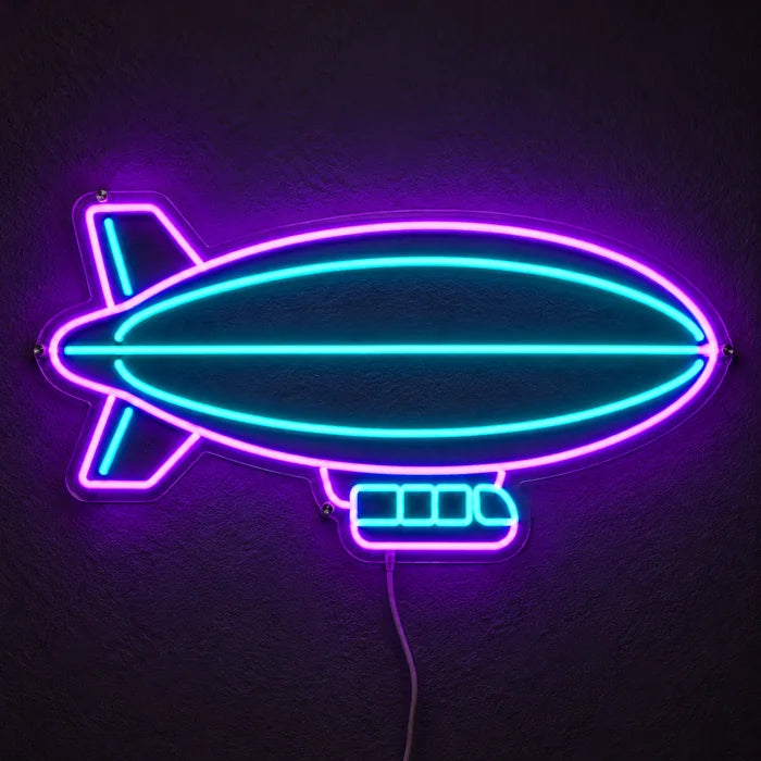Luftschiff Neon LED Schild leuchtend an einer dunklen Wand, Nahaufnahme mit Anschlusskabel