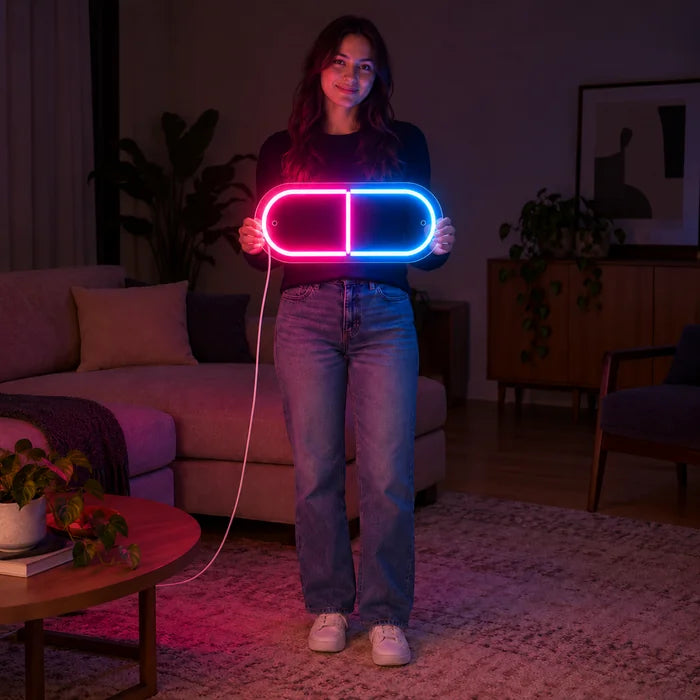 Medikamentenkapsel Neon LED Schild von einer Frau gehalten, zeigt die Größe im Vergleich zum Körper