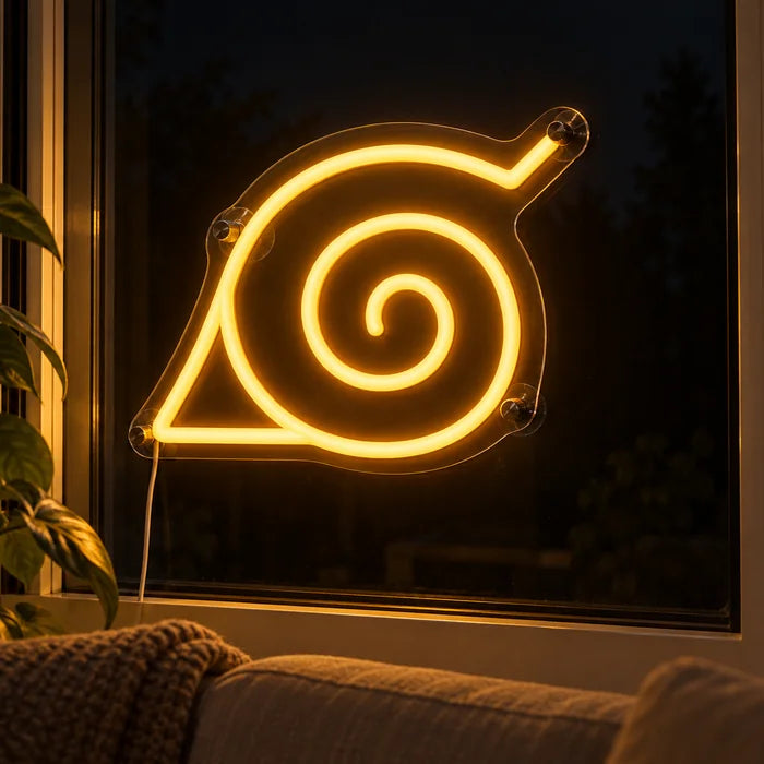 Naruto Konoha Symbol Neon LED Schild abends im Fenster eines gemütlichen Wohnzimmers
