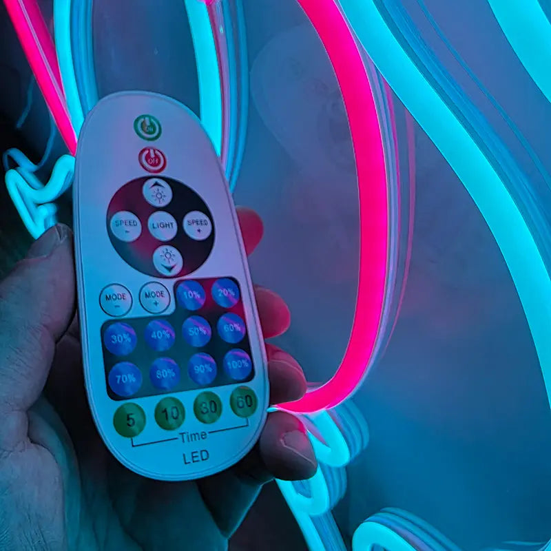 Mewtwo Neon LED Wanddeko – Gaming Deko fürs Anime-Zimmer