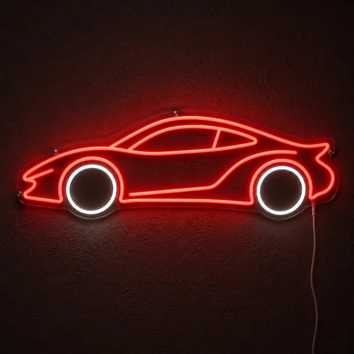 Neon-Sportwagen Neon LED Schild leuchtend an einer dunklen Wand, Nahaufnahme mit Anschlusskabel