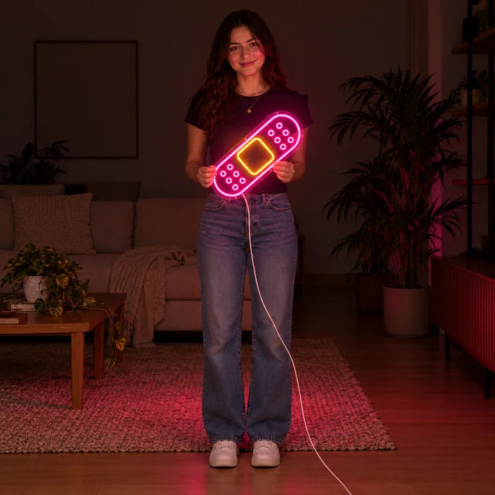 Pflaster Neon LED Schild von einer Frau gehalten, zeigt die Größe im Vergleich zum Körper