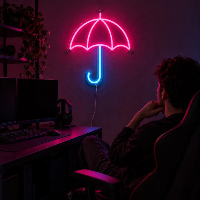 Regenschirm Neon LED Schild über dem Gaming-Schreibtisch, davor ein Spieler im Gaming-Stuhl