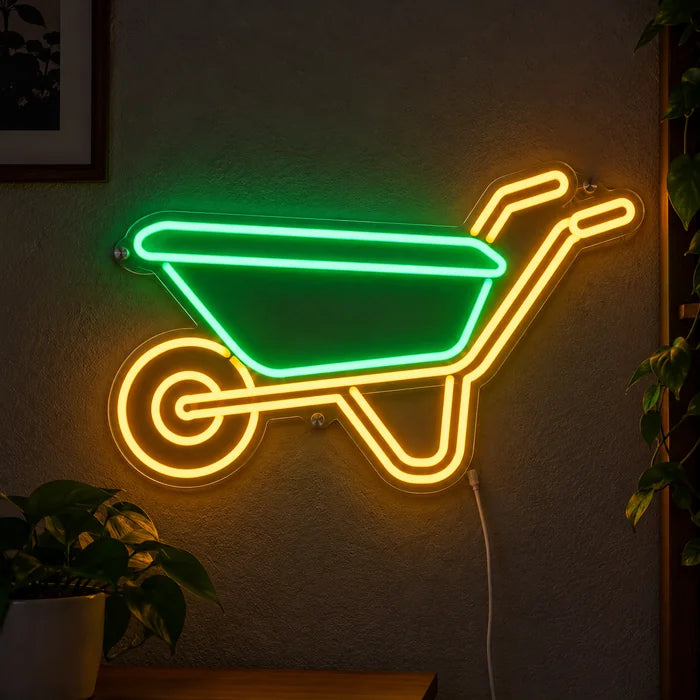 Schubkarre Neon LED Schild leuchtend an einer dunklen Wand, Nahaufnahme mit Anschlusskabel