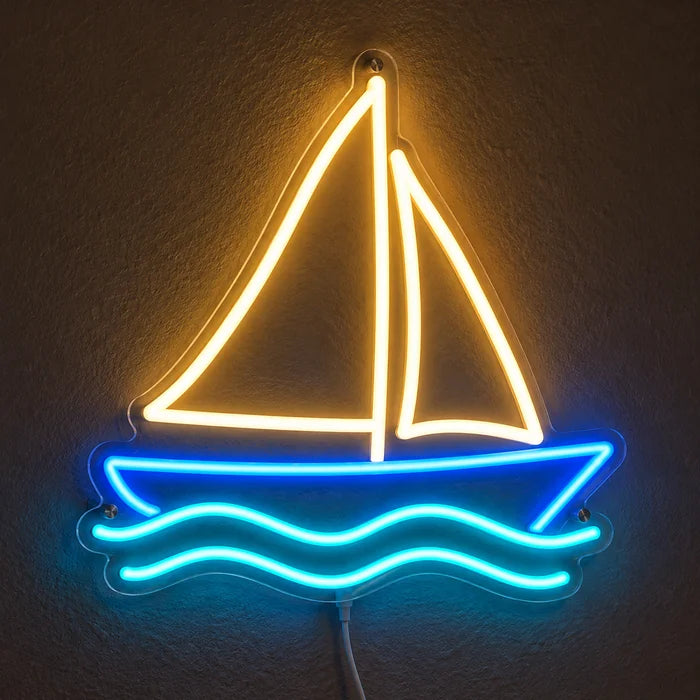 Segelboot Neon LED Schild leuchtend an einer dunklen Wand, Nahaufnahme mit Anschlusskabel