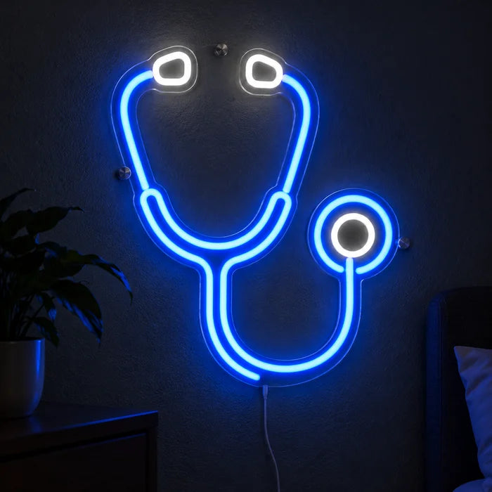 Stethoskop Neon LED Schild leuchtend an einer dunklen Wand, Nahaufnahme mit Anschlusskabel
