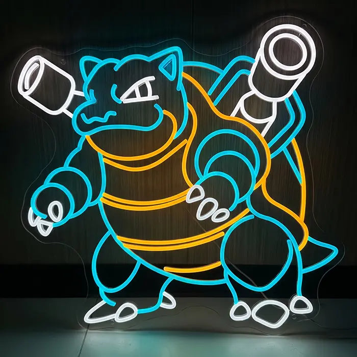 Pokémon Turtok Neon LED Schild, Version Normal, frontal vor dunklem Hintergrund: Körper in Blau, Panzer in Orange, Wasserkanonen in Weiß
