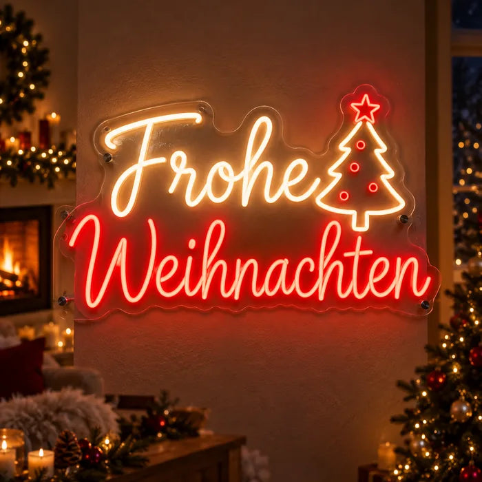 Neon LED Schild mit Schriftzug „Frohe Weihnachten“ und Tannenbaum in Warmweiß und Rot am Kamin