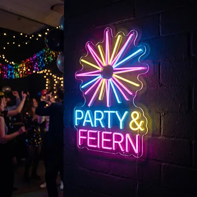 Neon LED Schild Party & Feiern – leuchtende Sternenexplosion in bunten Farben im Partyraum