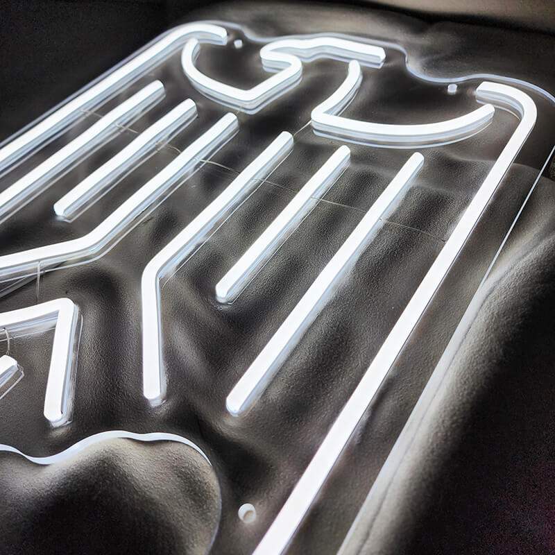 Adler Neon LED Schild – handgefertigte patriotische Wanddeko fürs Wohnzimmer