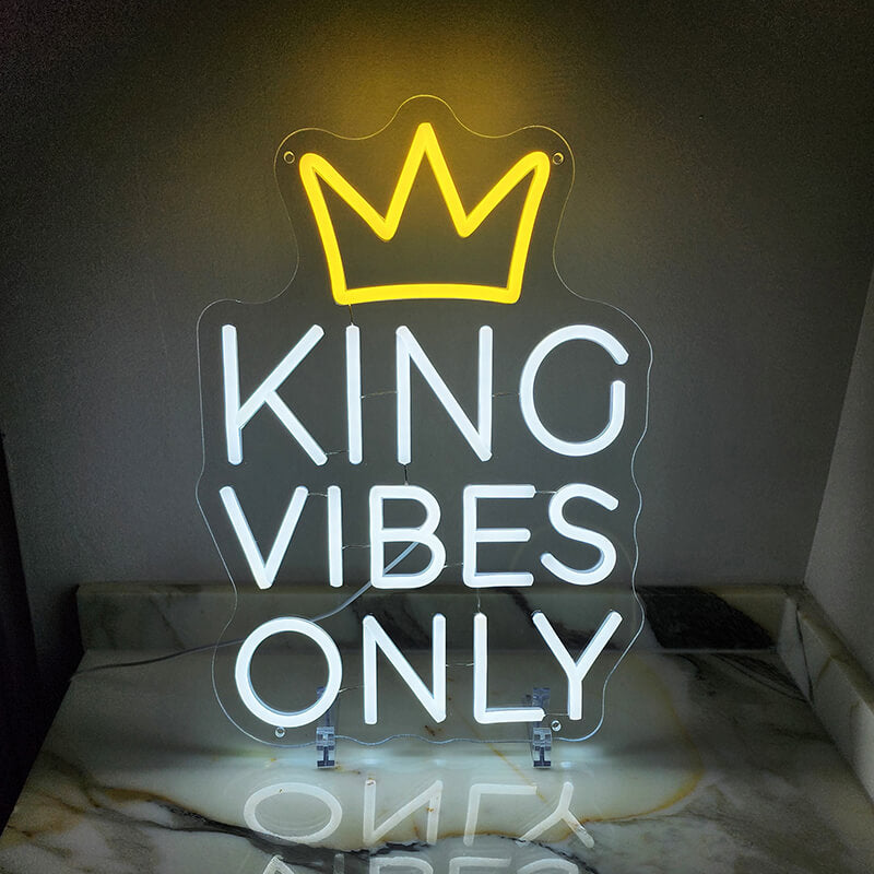 "King Vibes Only" (40x29cm) USB