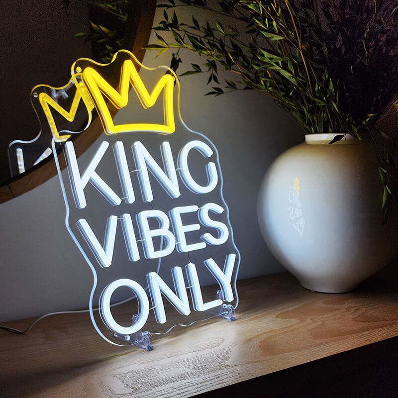 "King Vibes Only" (40x29cm) USB
