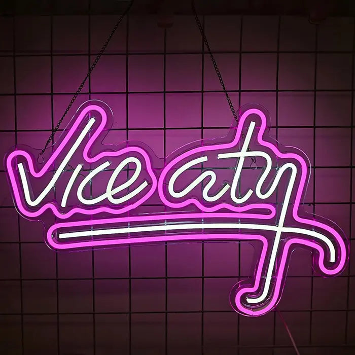 Vice City Original Neon LED Schild Frontansicht vor einer Fliesenwand, Vice-City-Schriftzug aus GTA mit schwungvoller Unterstreichung in Pink