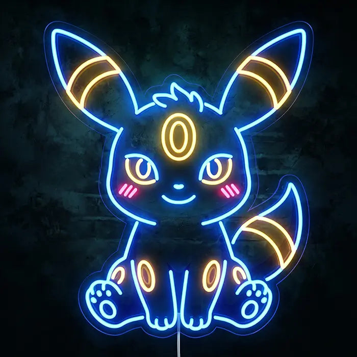 Pokémon Baby Nachtara Neon LED Schild frontal an dunkler Wand, blaue Kontur mit gelben Ringen an Ohren und Beinen und rosa Wangen