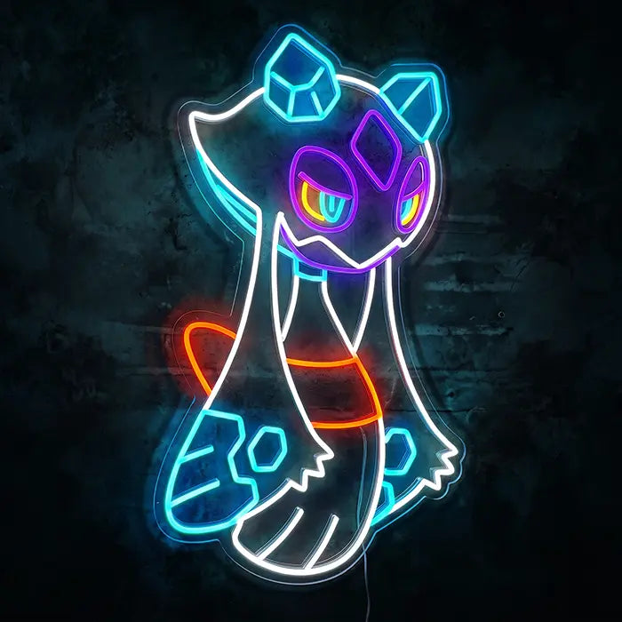 Pokémon Frosdedje Neon LED Schild Frontansicht an dunkler Wand, weiße Gestalt mit Eiskristallen, violettem Gesicht und rotem Gürtel