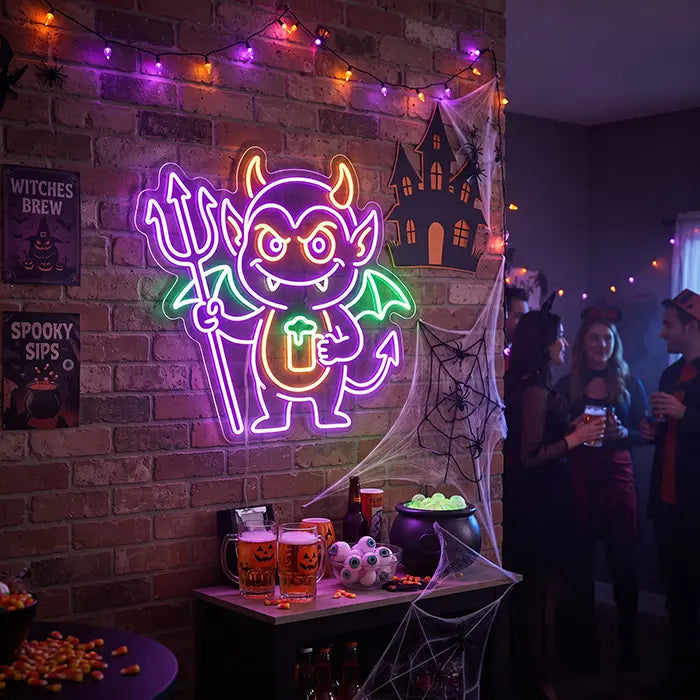 Teufel Neon LED Schild an der Backsteinwand über der Getränkebar einer Halloween-Party mit Spinnweben