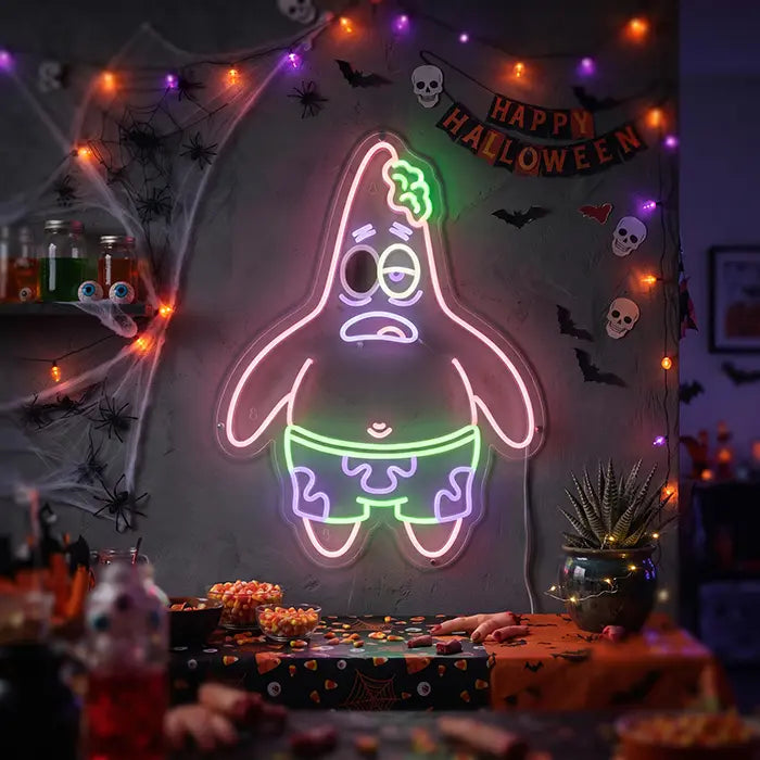 Patrick Zombie Neon LED Schild an der Wand einer Halloween-Party mit Girlande, Fledermäusen und Süßigkeiten