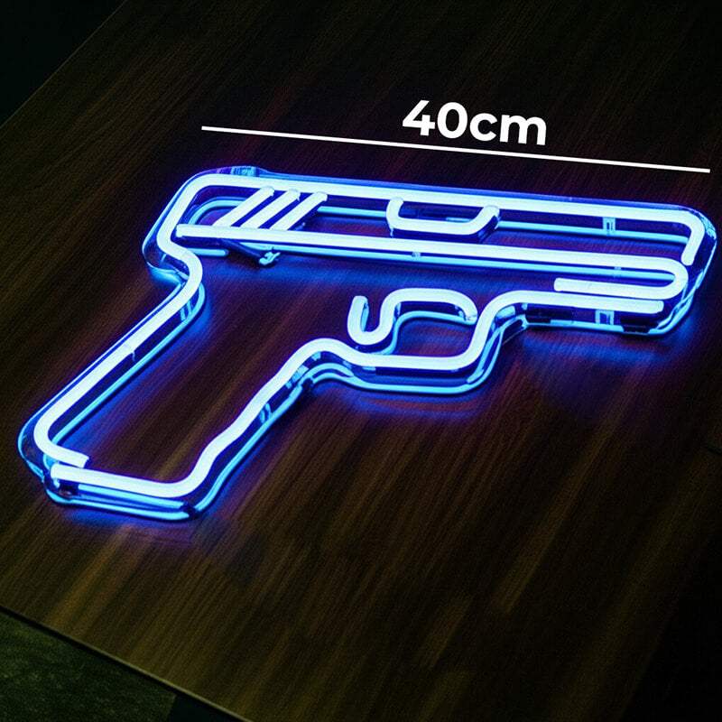 Blaue Pistole LED Schild – Pop-Art-Statement als Wanddeko fürs Mancave