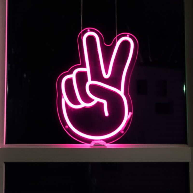 Peace Neon Sign – 70s-Style Wanddeko für Lounge und Yoga-Studio