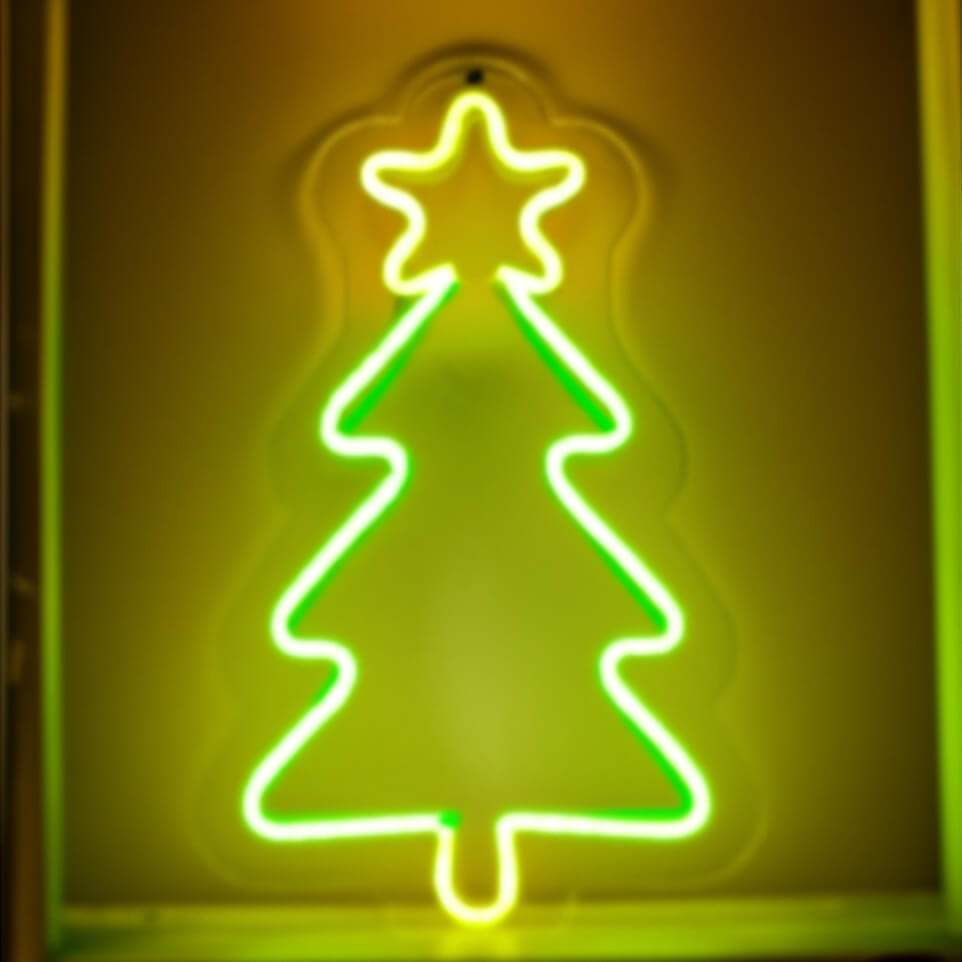Weihnachtsbaum LED Schild 6mm Acrylplatte – festliche Wanddeko fürs Esszimmer