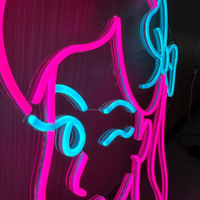 Mindy Bunny Neon LED Schild, seitlich fotografiert, konturierte Acrylplatte sichtbar