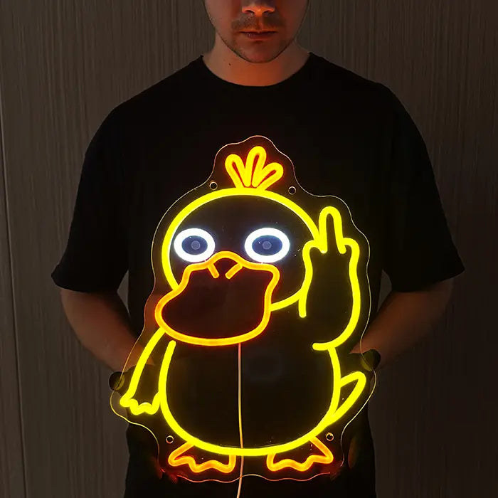 Pokémon Enton Mittelfinger Neon LED Schild wird vor dem Körper gehalten, das Motiv leuchtet kräftig