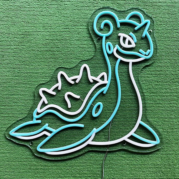 Pokémon Lapras Neon LED Schild ausgeschaltet auf grünem Untergrund, komplette Kontur erkennbar